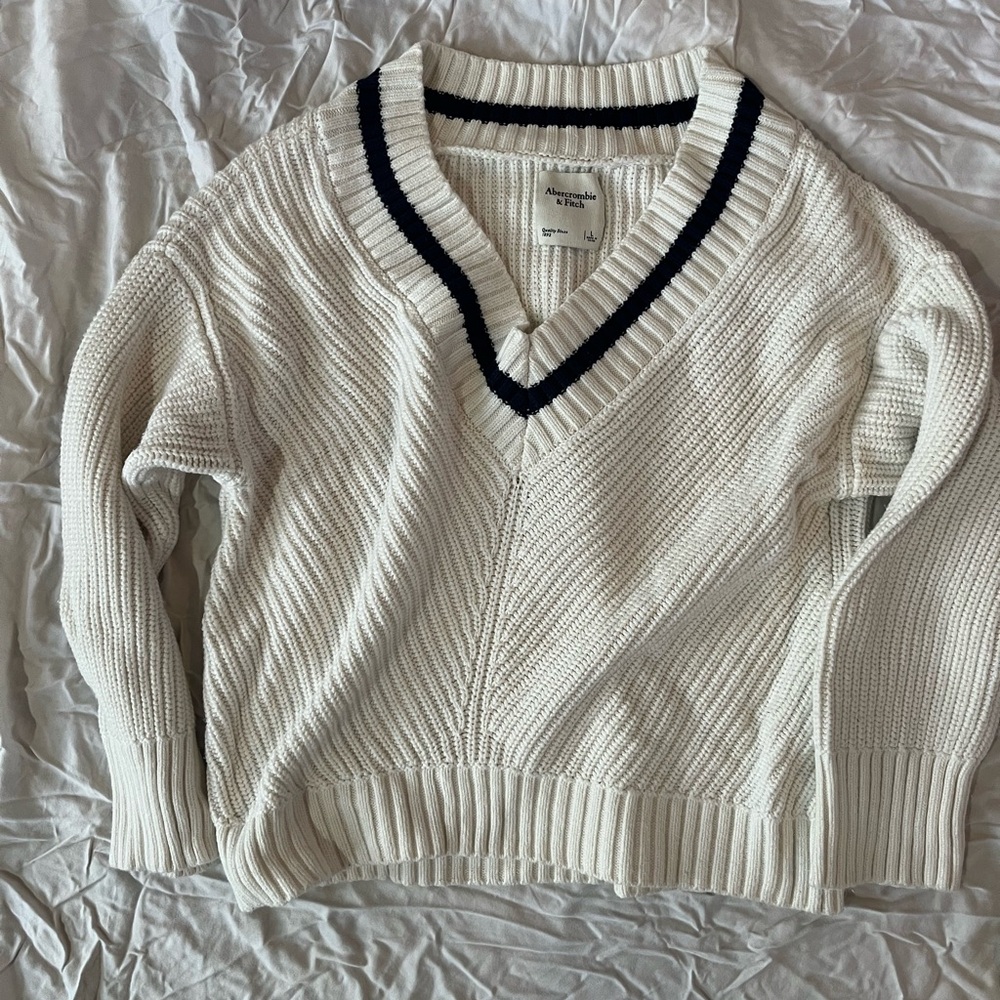 Abercrombie and Fitch Sweater L